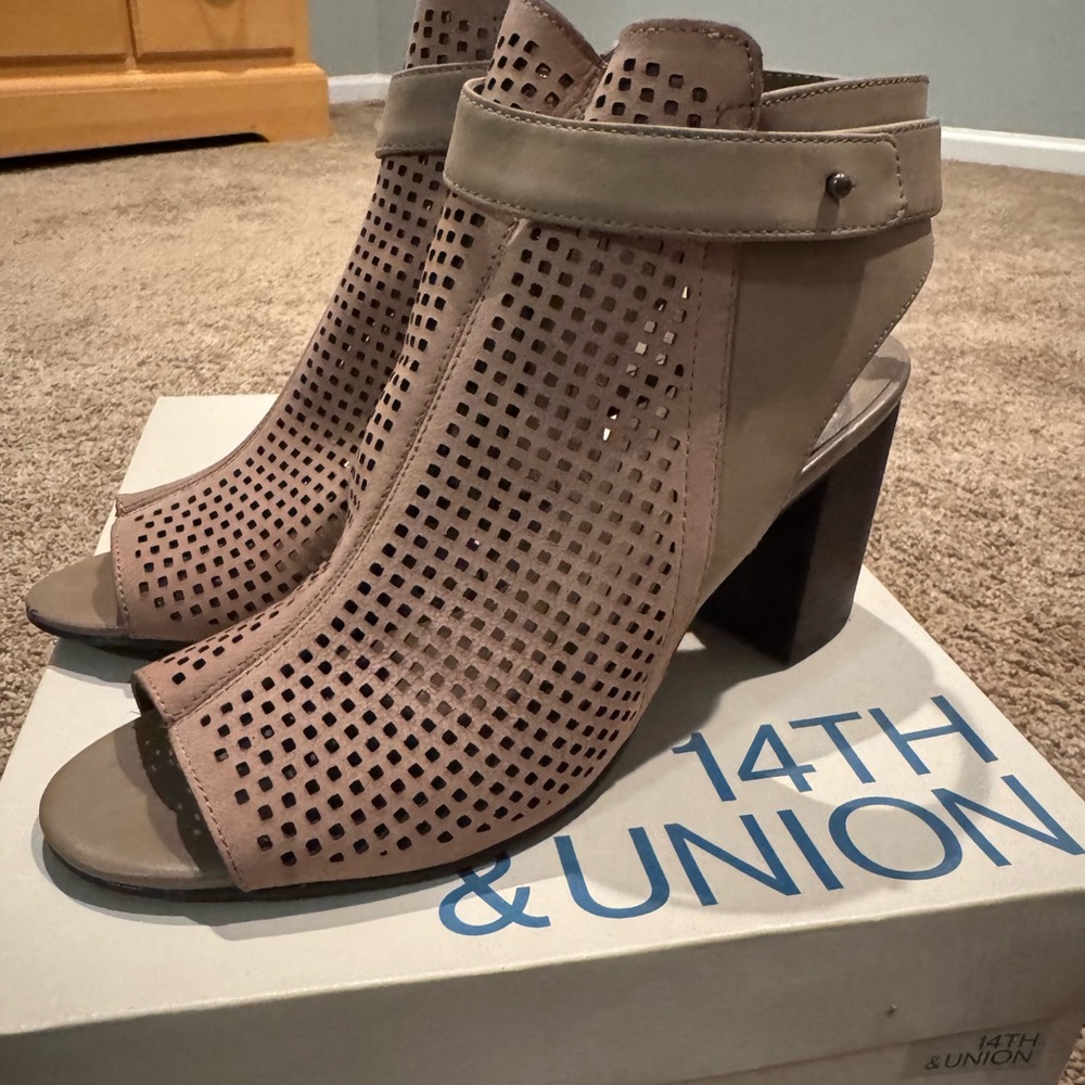 14th & Union Tan Peep-Toe Heels